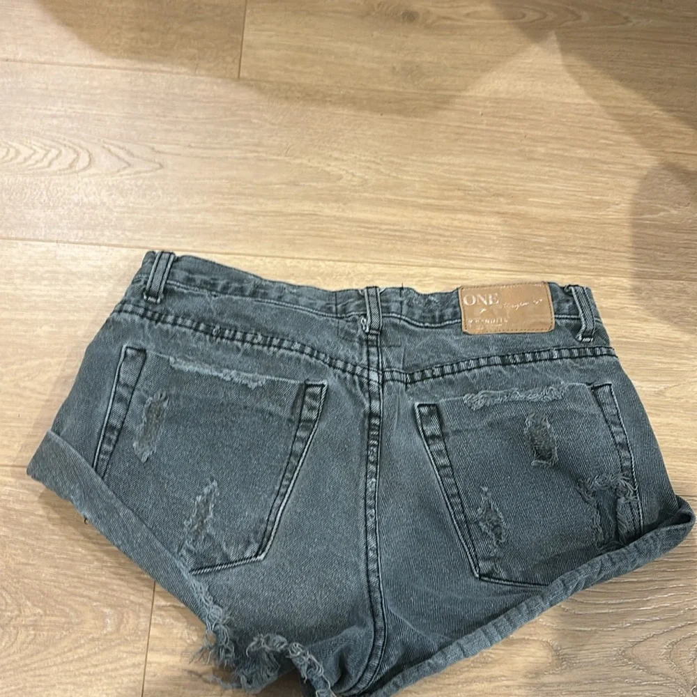 One Teaspoon Black Jean Shorts Distressed Low-Rise, size 26 - Picture 3 of 6